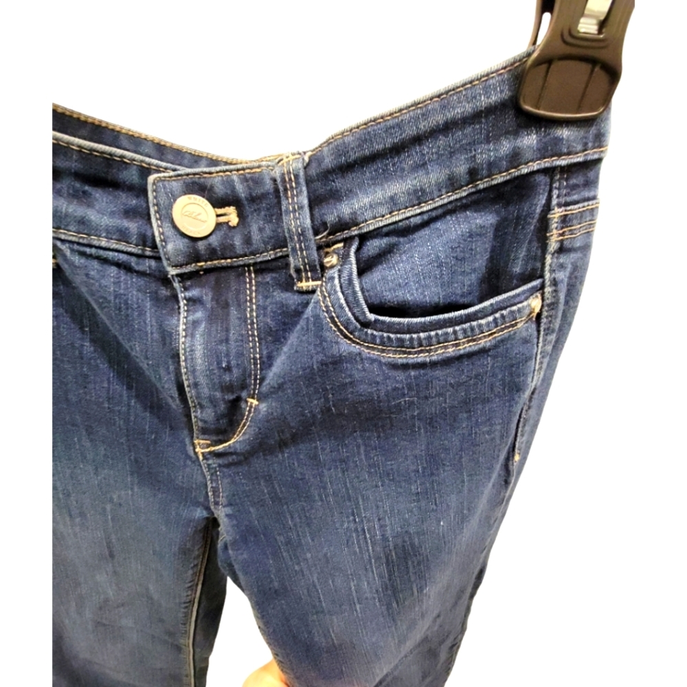 White House Black Market size 2R slim leg Blanc denim